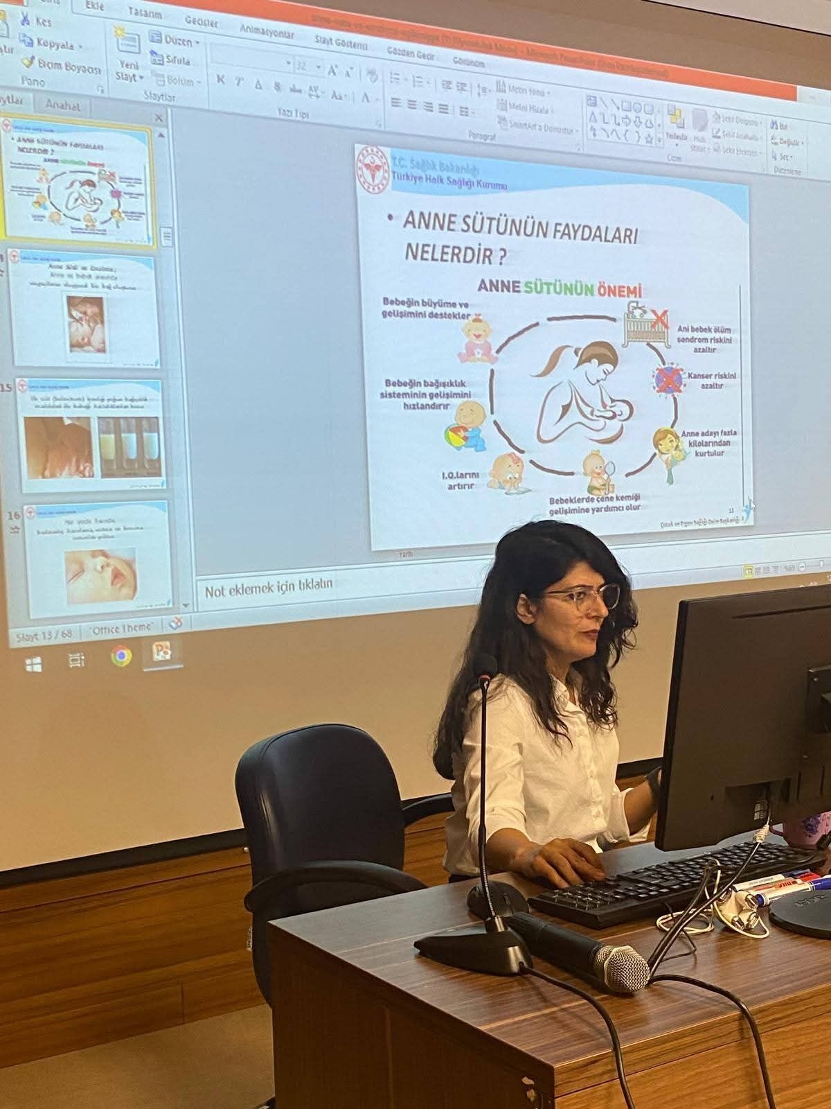 Saglik Personeli Emzirme Haftasi Etkinliginde Bulustu 698266 527Dd4