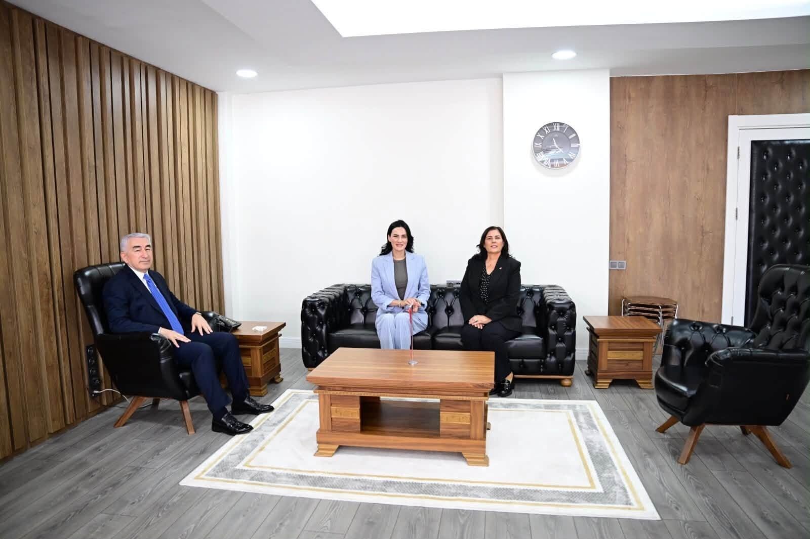 Saribas Ve Cercioglundan Mudur Karadumana Ziyaret 696799 5D114D
