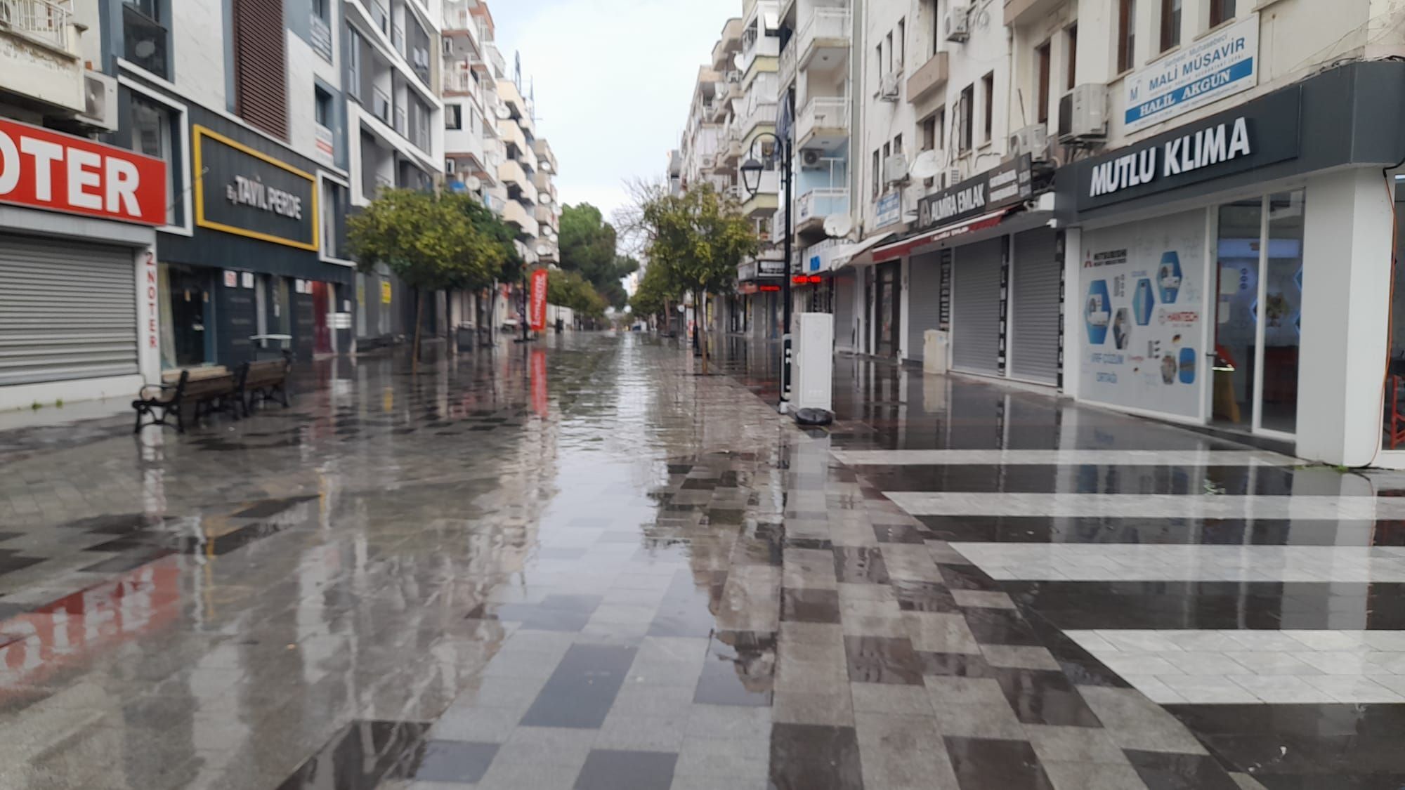 Sonbaharin Ilk Saganak Yagisi Kusadasi Ile Bulustu 699480 310D47