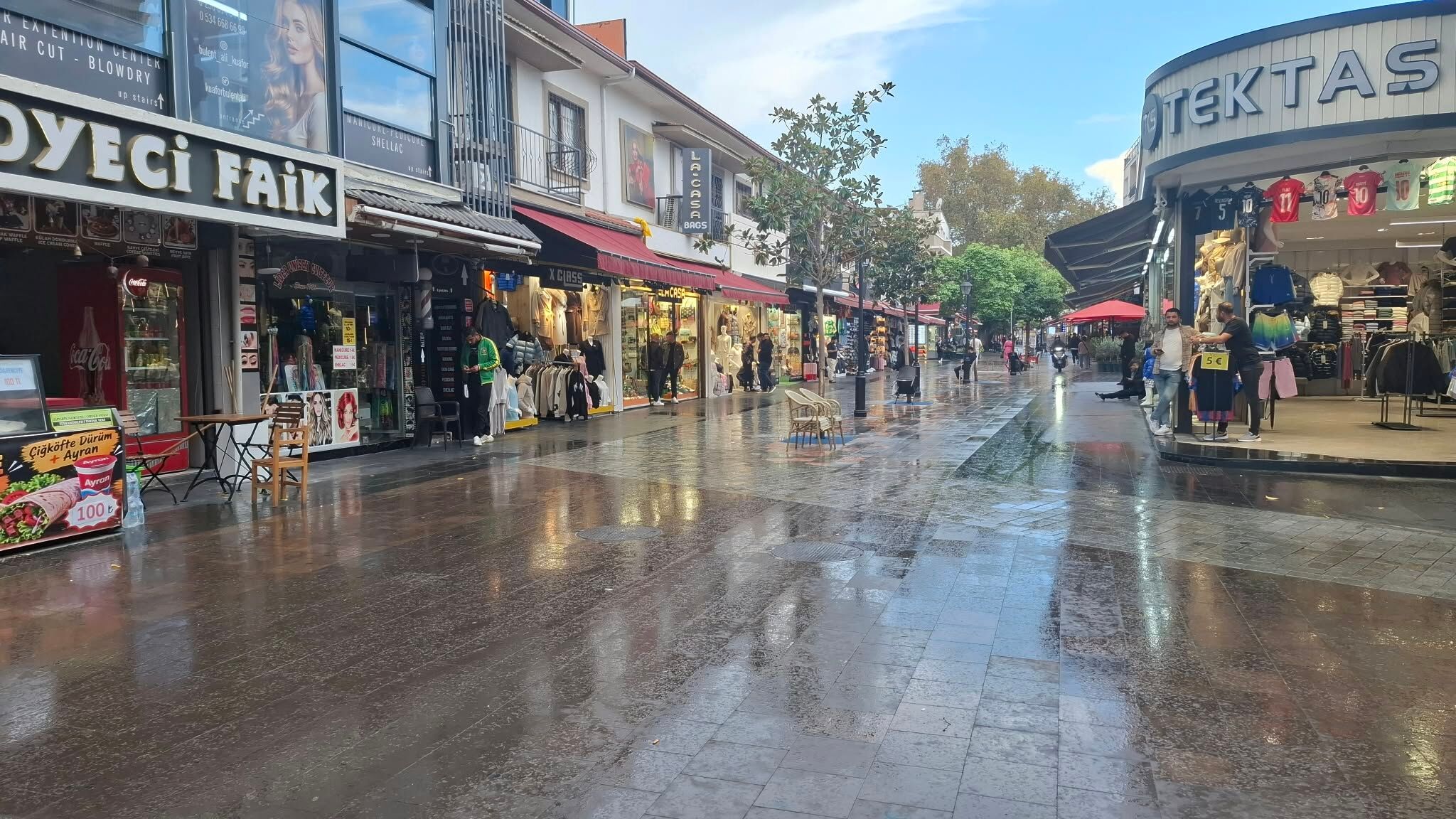Sonbaharin Ilk Saganak Yagisi Kusadasi Ile Bulustu 699480 Ba863E