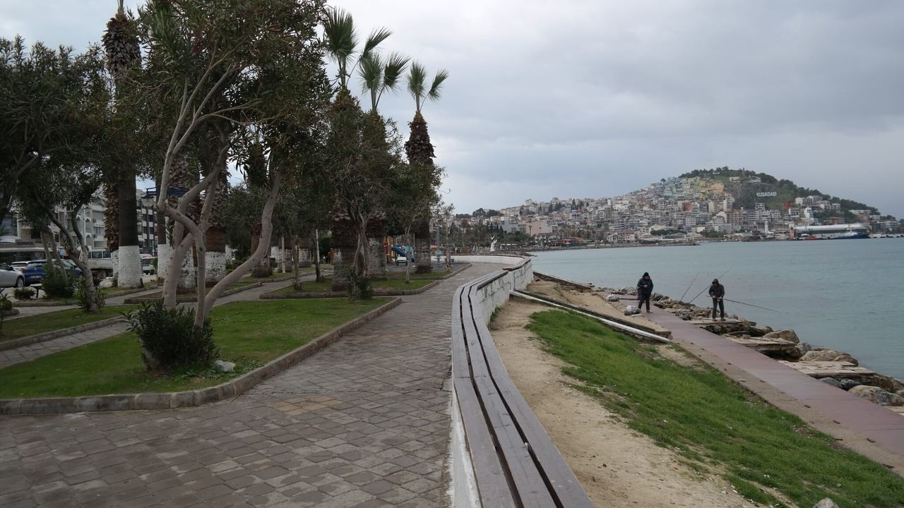 Sonbaharin Ilk Saganak Yagisi Kusadasi Ile Bulustu 699480 C85617
