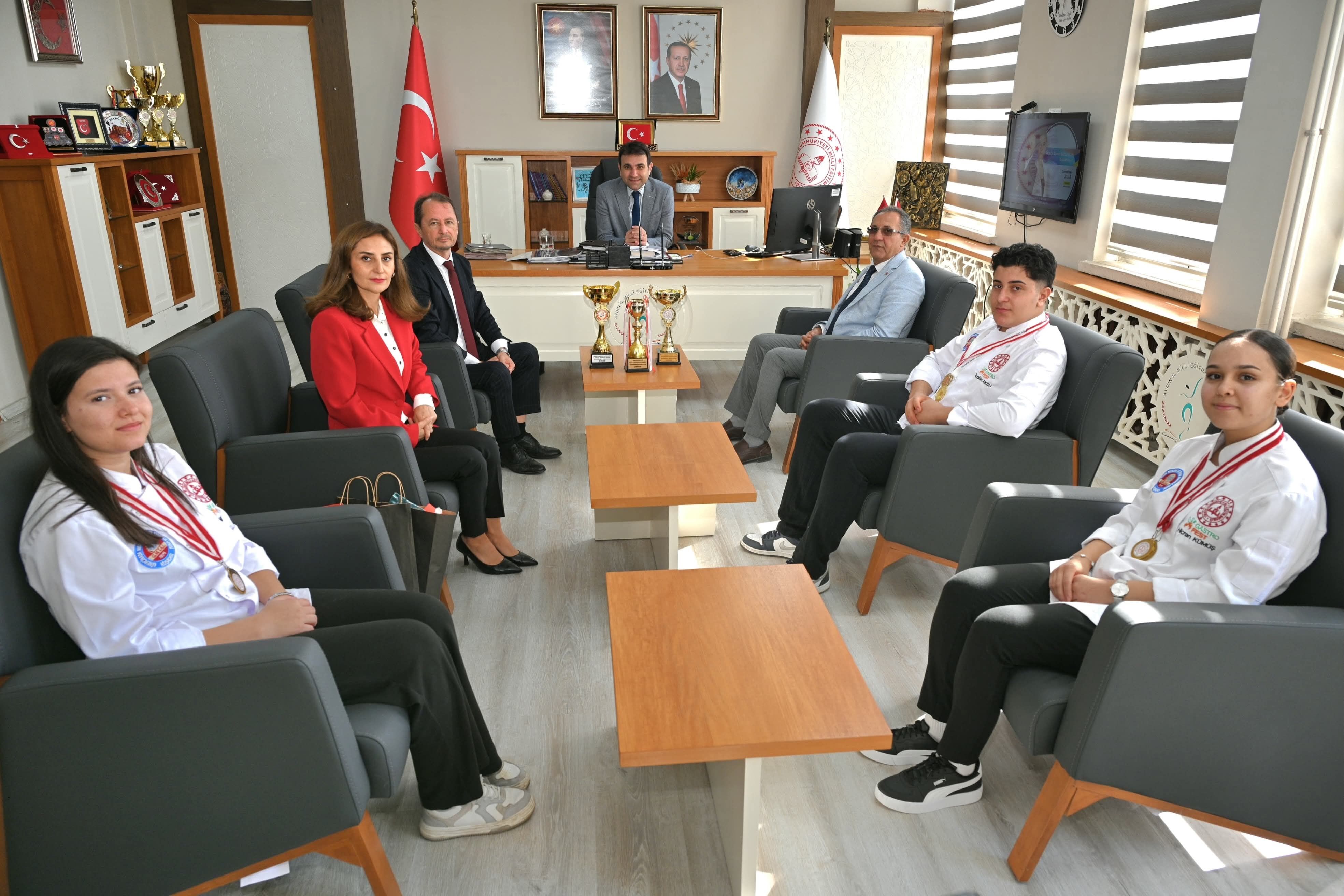 Turkiye Sampiyonu Genc Seflerden Mudur Yigite Ziyaret 698824 05073C