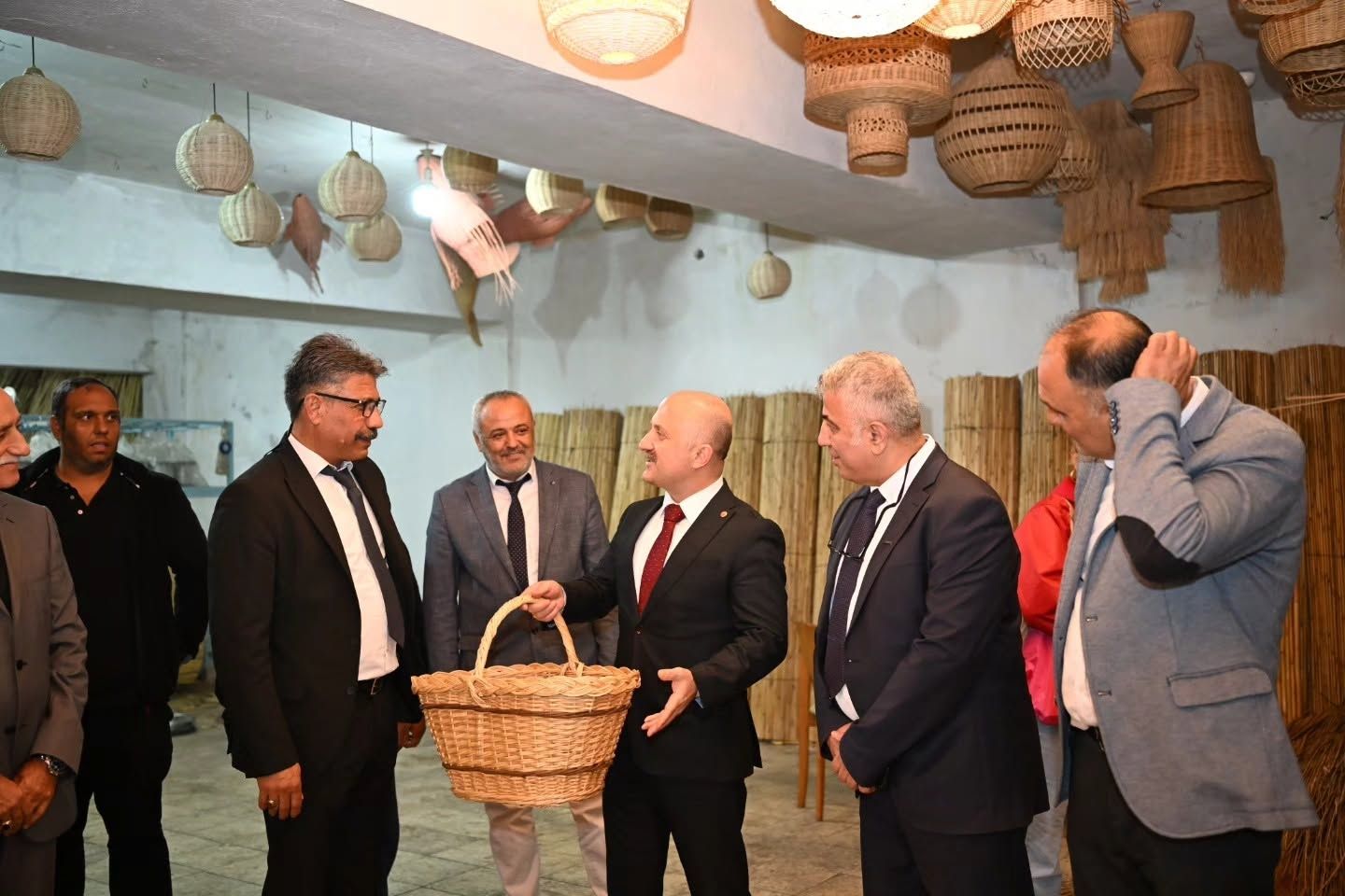 Vali Varol Roman Vatandaslarla Bulustu 703734 5944F4