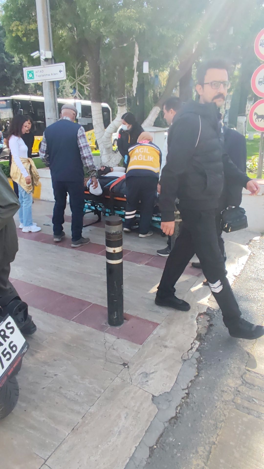 Yaraliya Yardim Edeyim Dedi Karsisinda Oglunu Buldu 701484 69D208