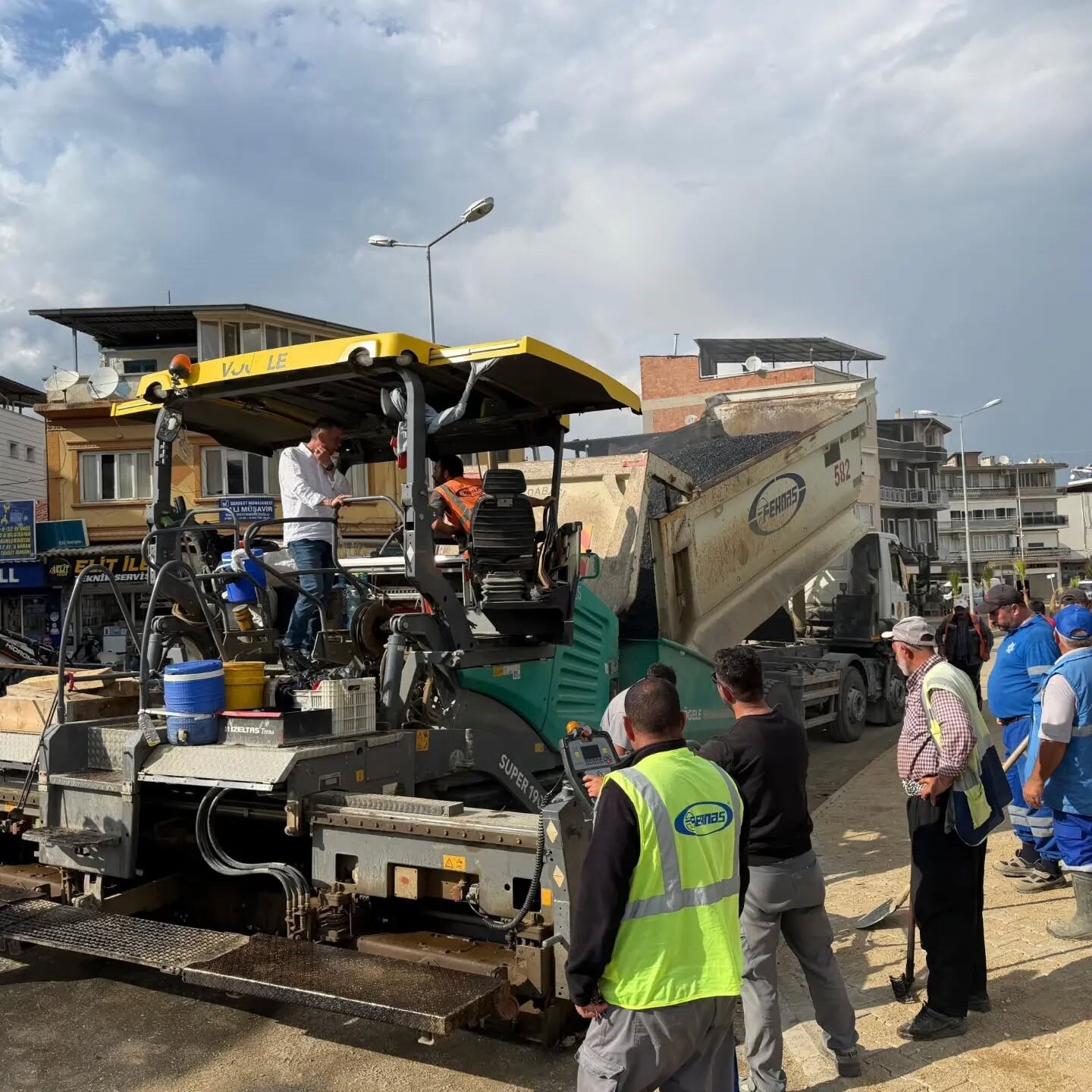 Yenipazar Da Buyuk Menderes Caddesi Ne Sicak Asfalt Serimi Basladi 1791967202398 900441