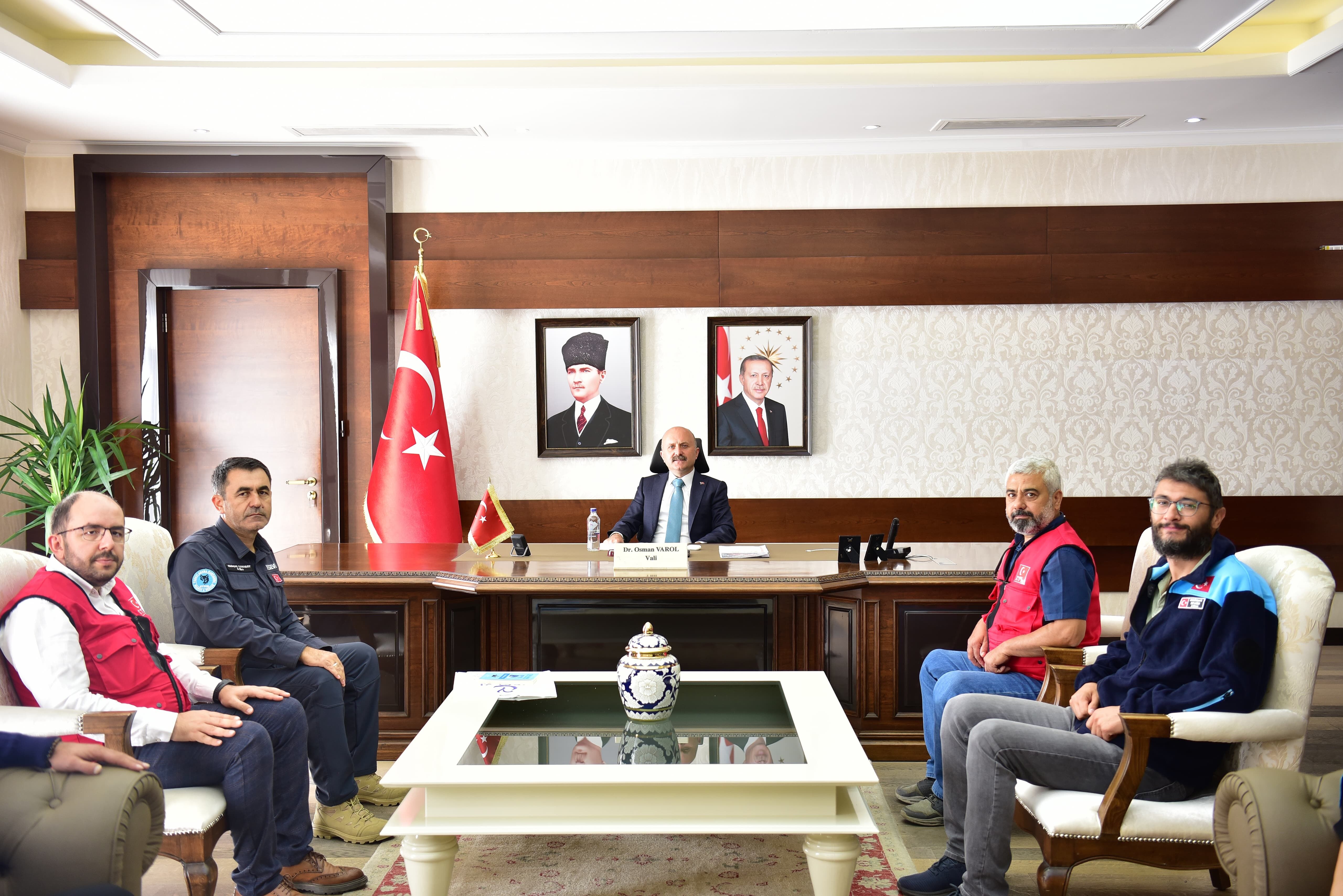 Yesevi Hareketi Vali Varolu Ziyaret Etti 697144 B691D5